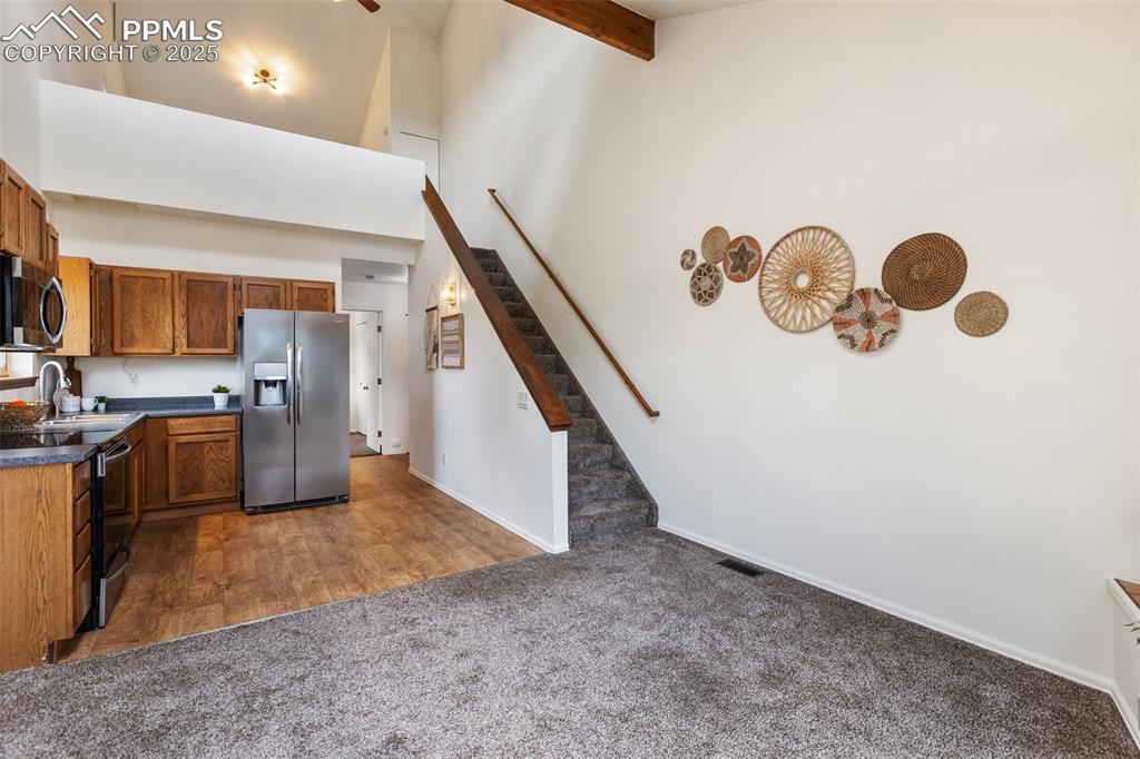 Image 13 of 41: Kitchen