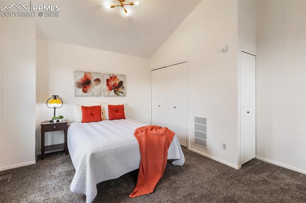 Image 14 of 41: Bedroom