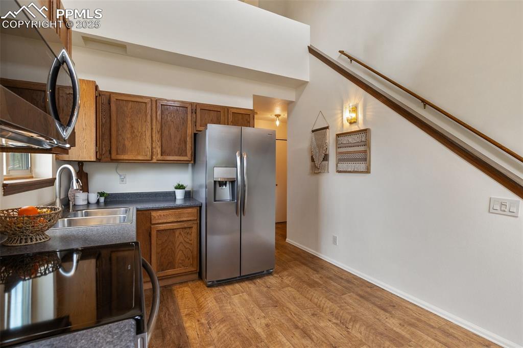 Image 22 of 41: Kitchen