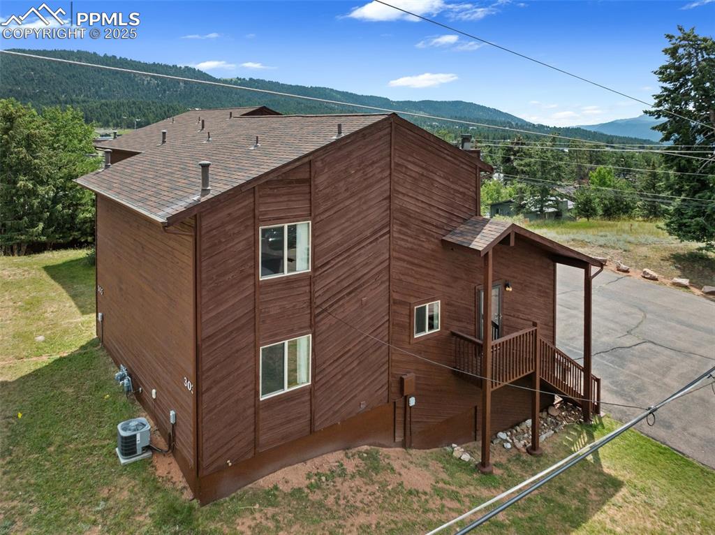 Image 4 of 41: Side of Structure