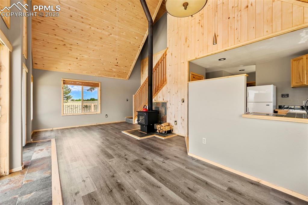 Image 10 of 34: Living Room