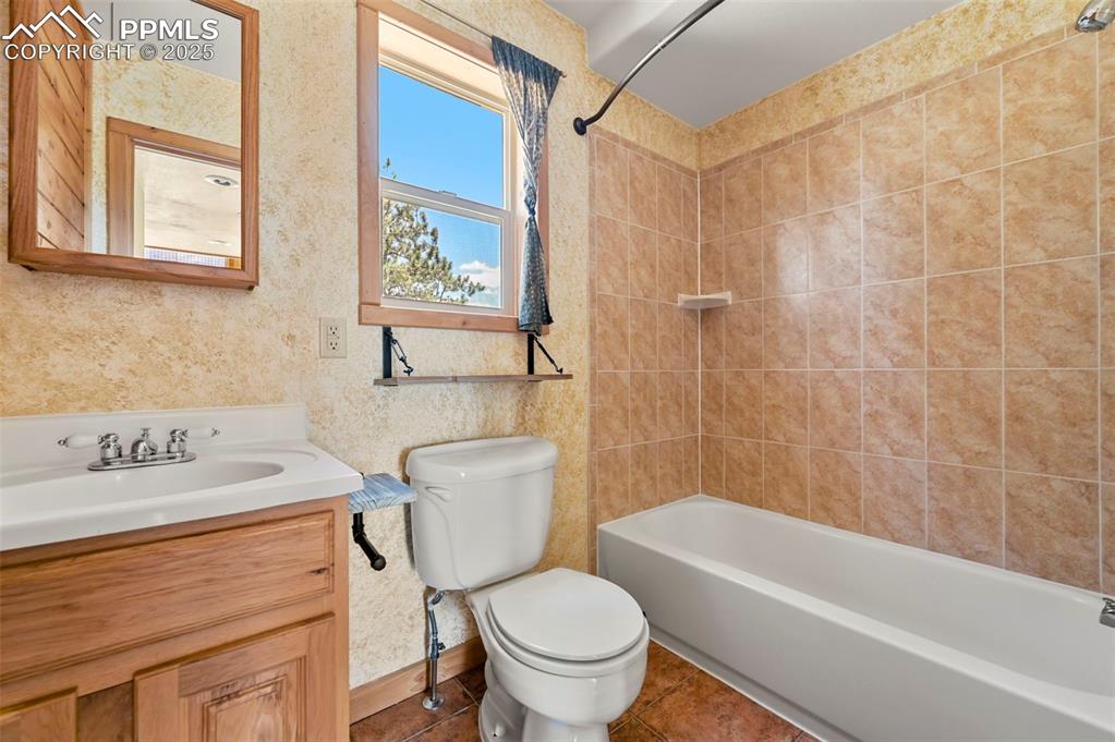 Image 12 of 34: Main level guest bath