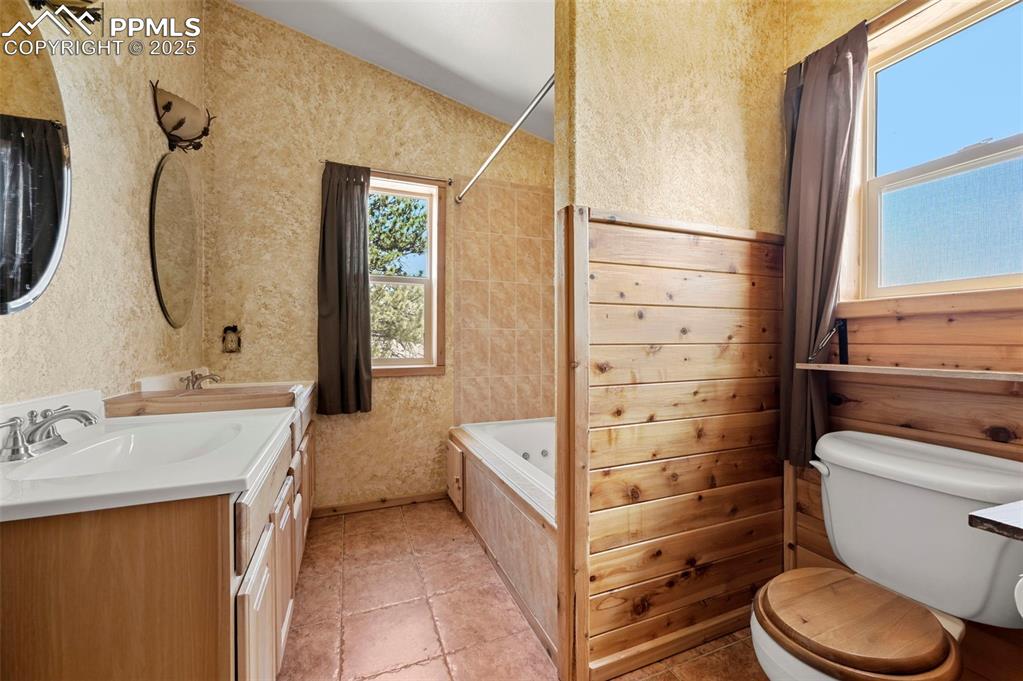 Image 15 of 34: Master bathroom