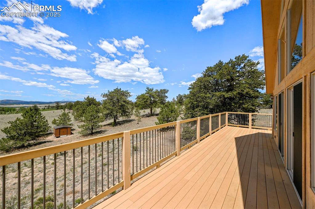 Image 17 of 34: Deck