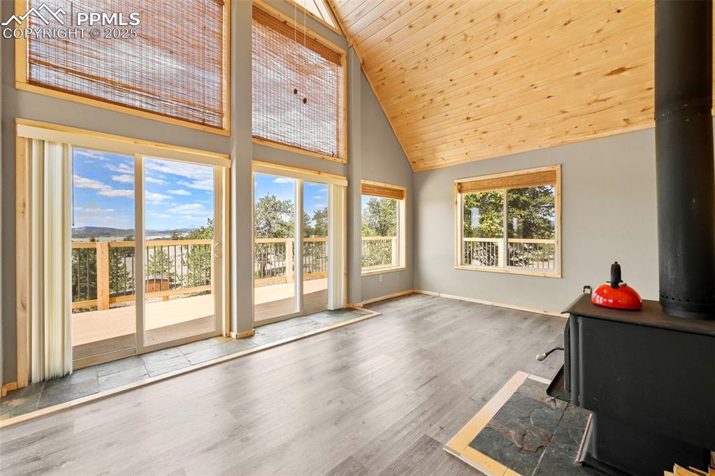 Image 7 of 34: Living Room