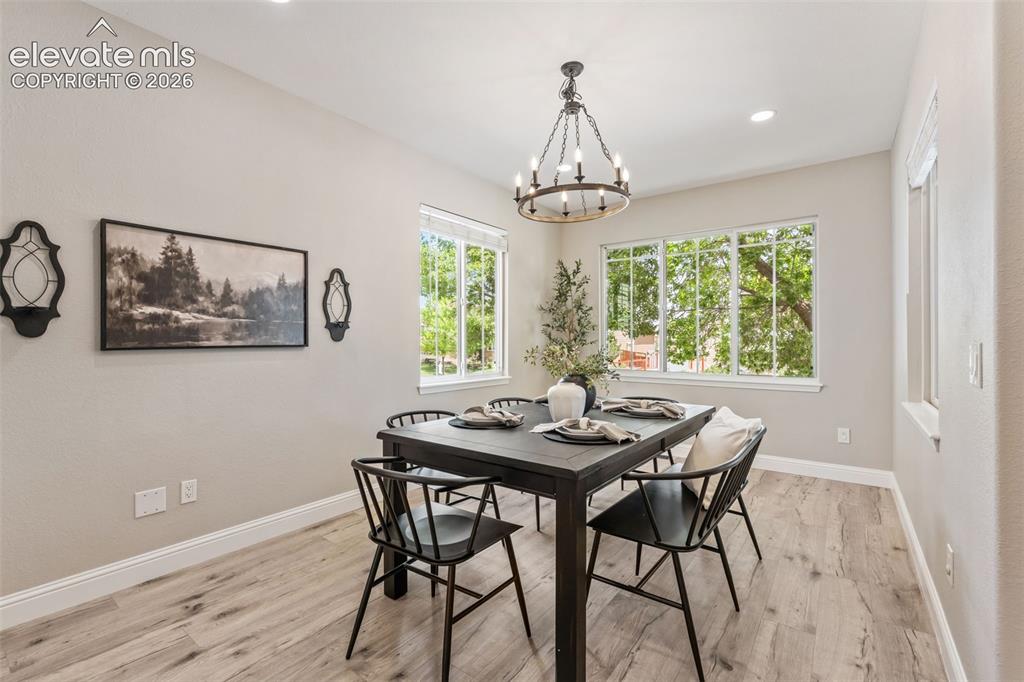 Image 14 of 50: Dining Area