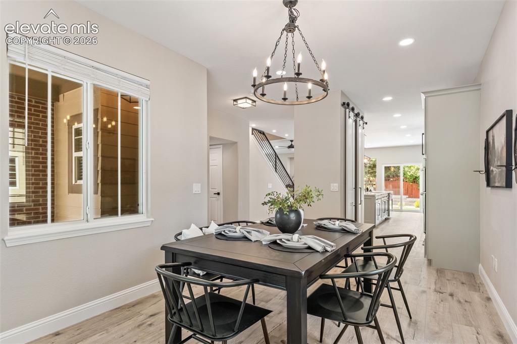Image 15 of 50: Dining Area