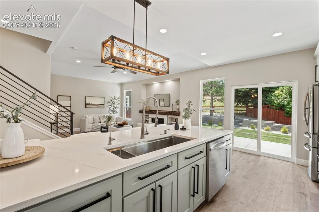 Image 19 of 50: Kitchen