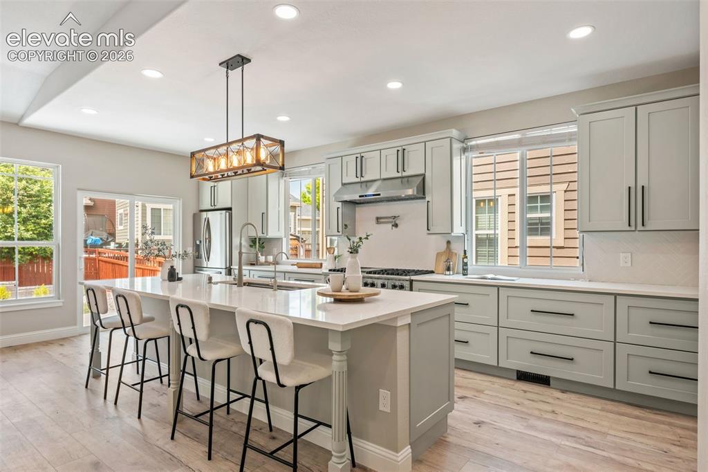 Image 8 of 50: Kitchen