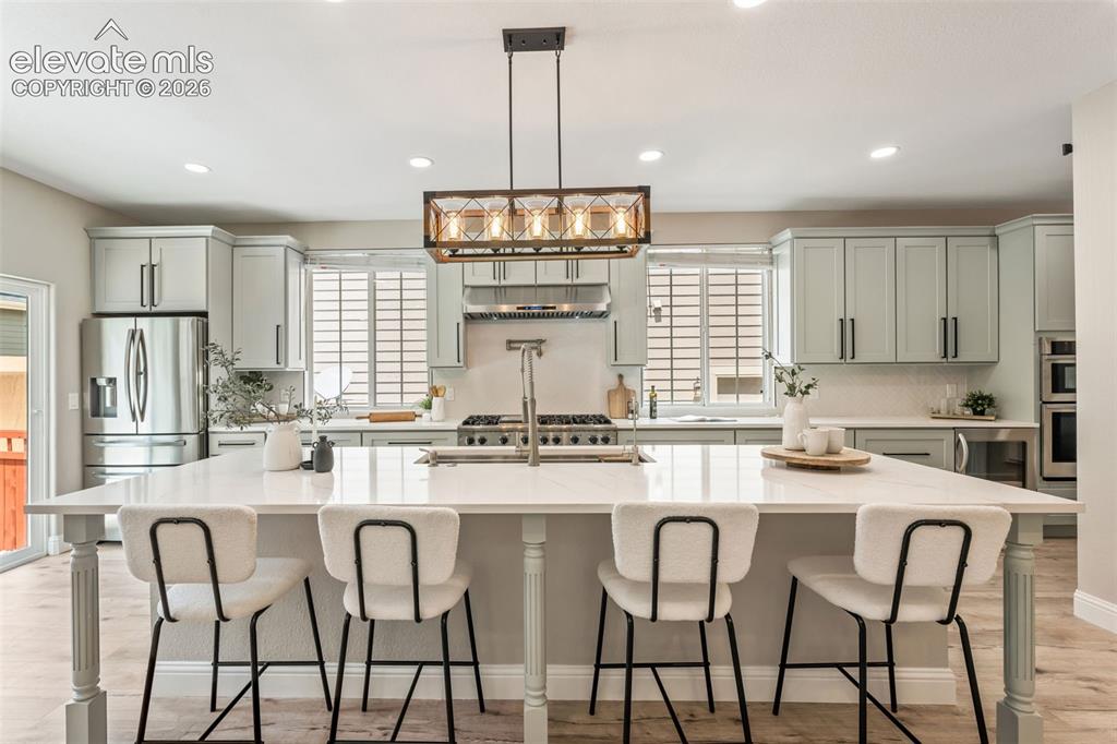 Image 9 of 50: Kitchen