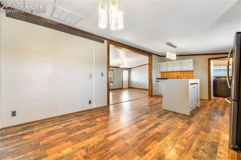 Image 25 of 50: Kitchen