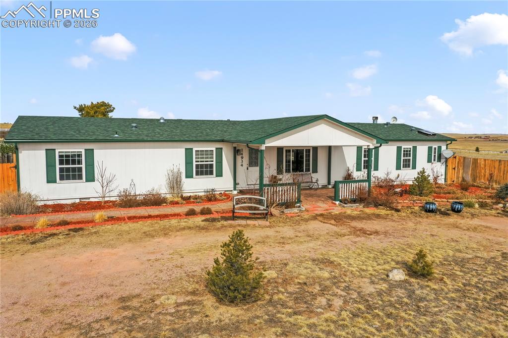 Image 3 of 50: Front of Structure