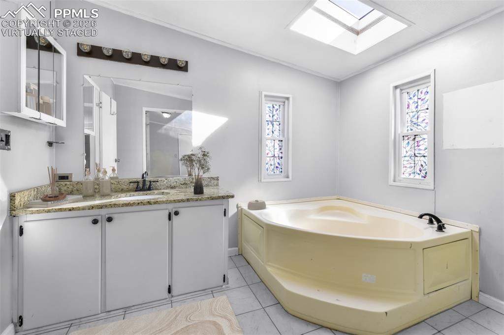 Image 30 of 50: Virtually staged 