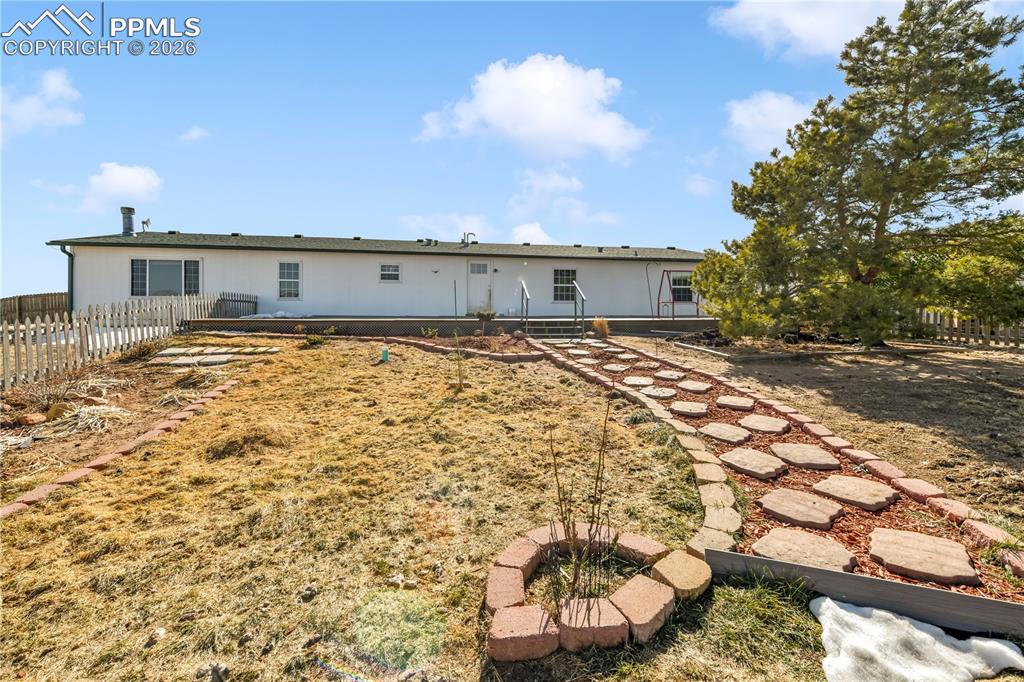 Image 6 of 50: Back of Structure