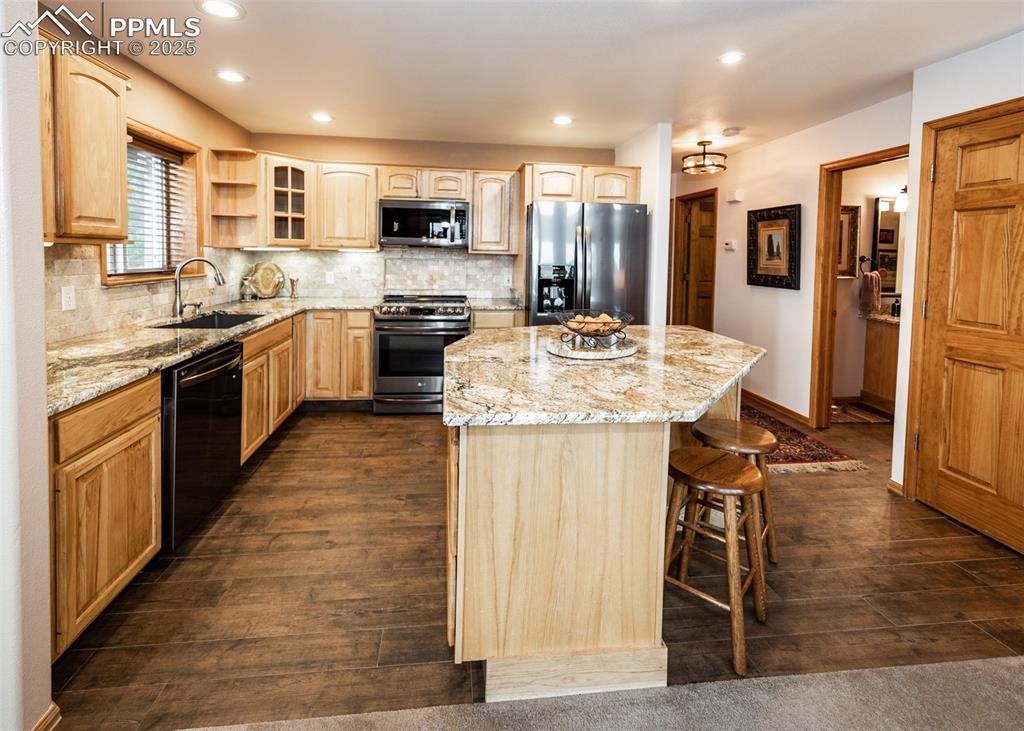 Image 15 of 43: Kitchen