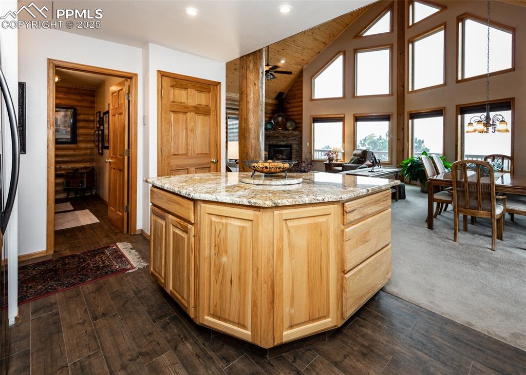 Image 16 of 43: Kitchen