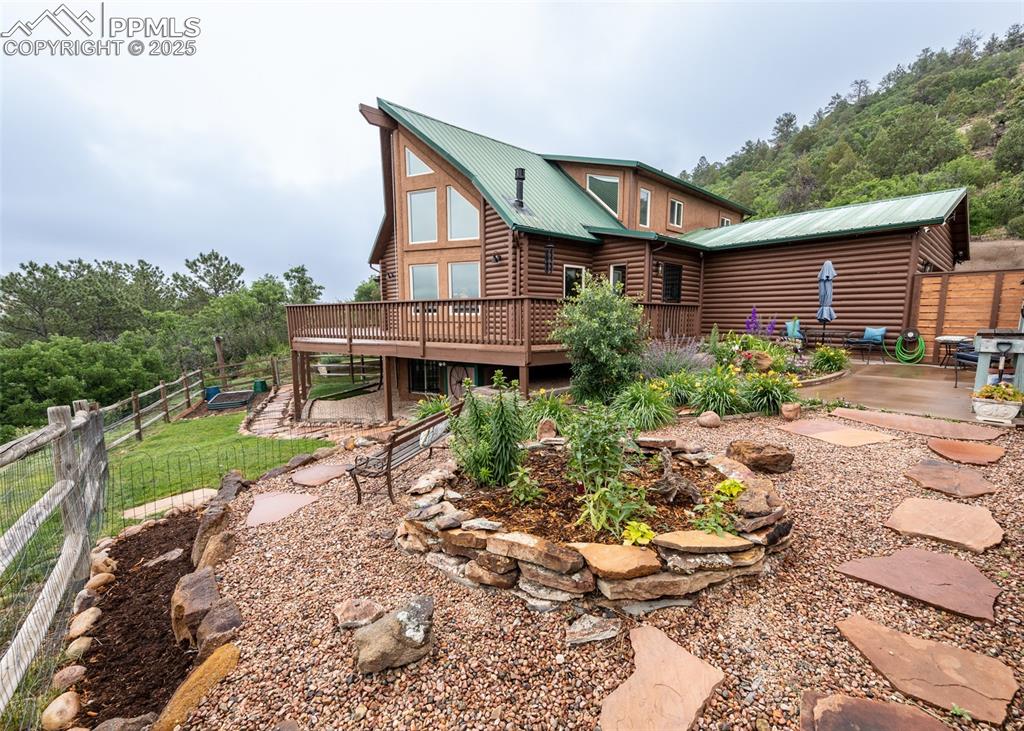 Image 3 of 43: Back of Structure