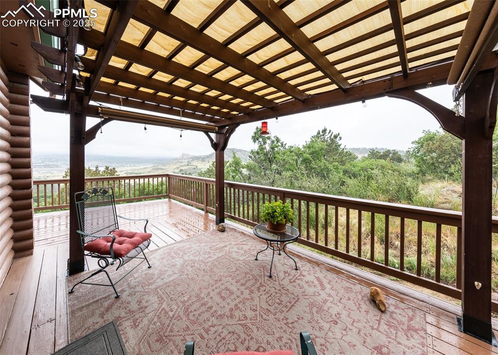 Image 38 of 43: Deck