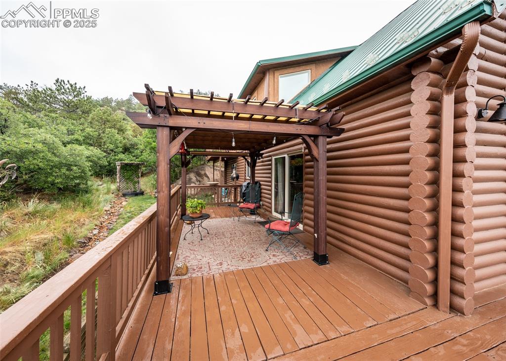 Image 39 of 43: Deck