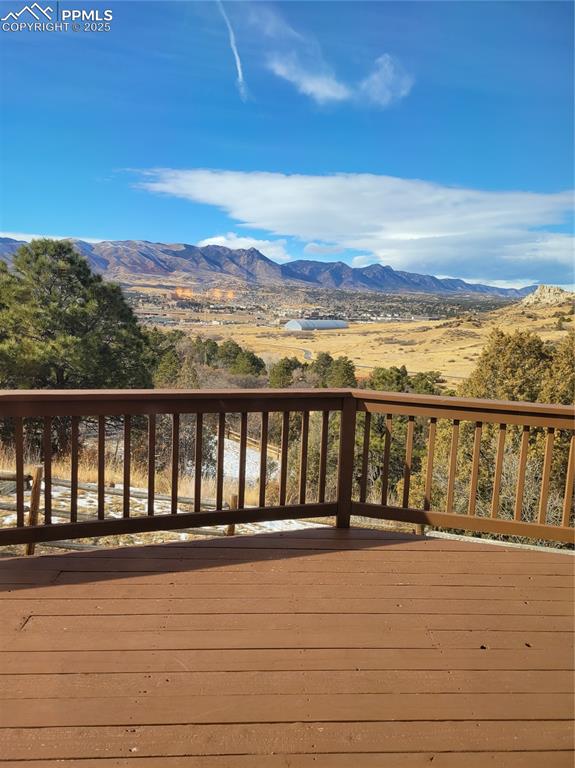 Image 41 of 43: Deck