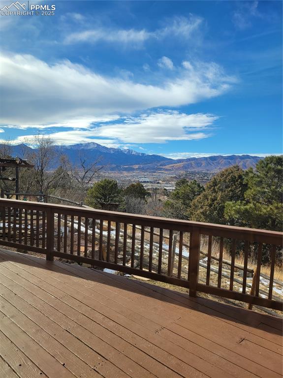 Image 42 of 43: Deck