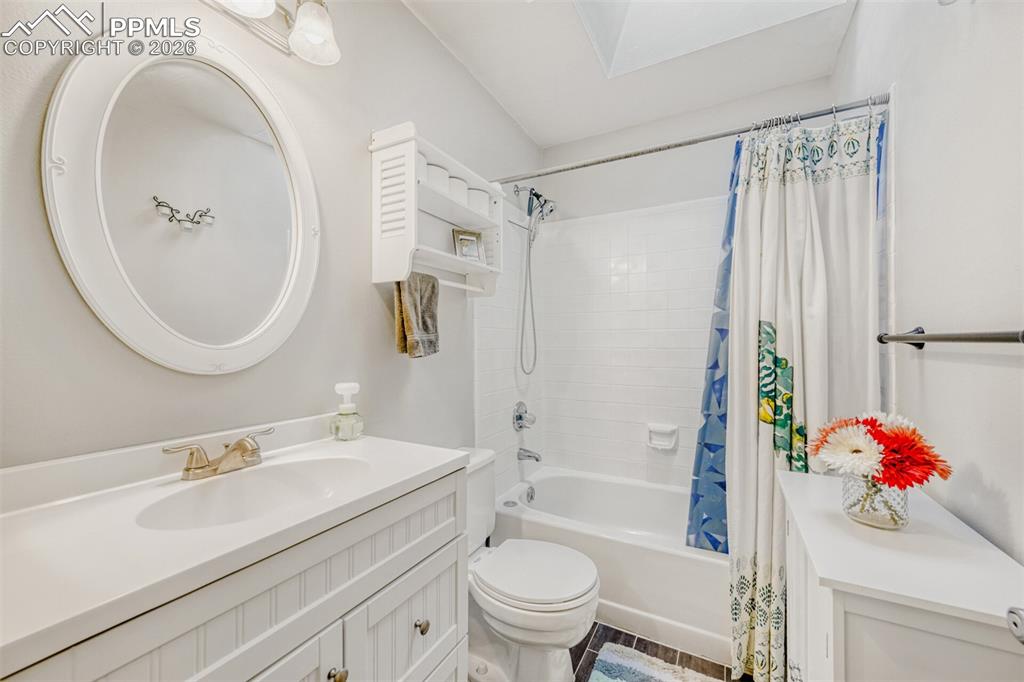 Image 13 of 21: Bathroom