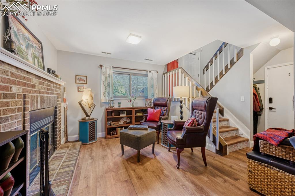 Image 4 of 21: Living Room