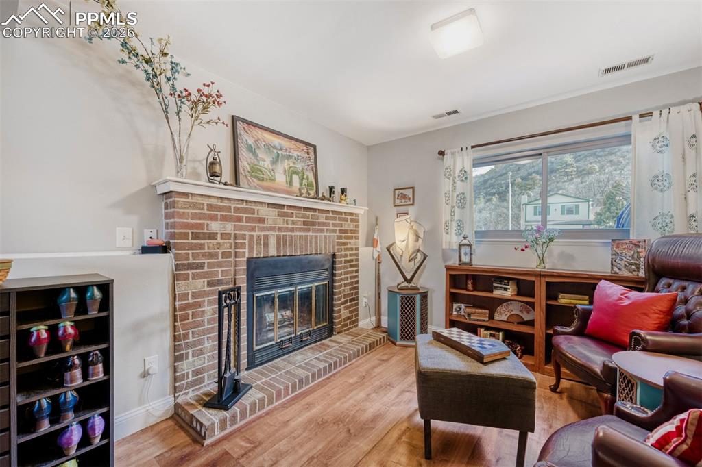 Image 5 of 21: Living Room