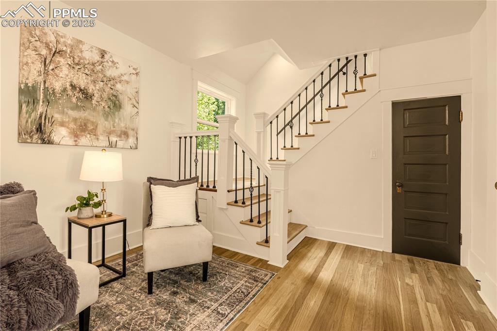 Image 12 of 50: Entry