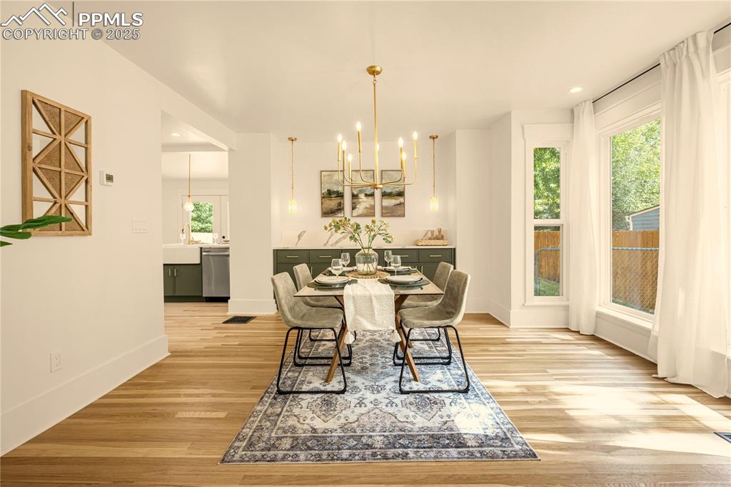 Image 19 of 50: Dining Area