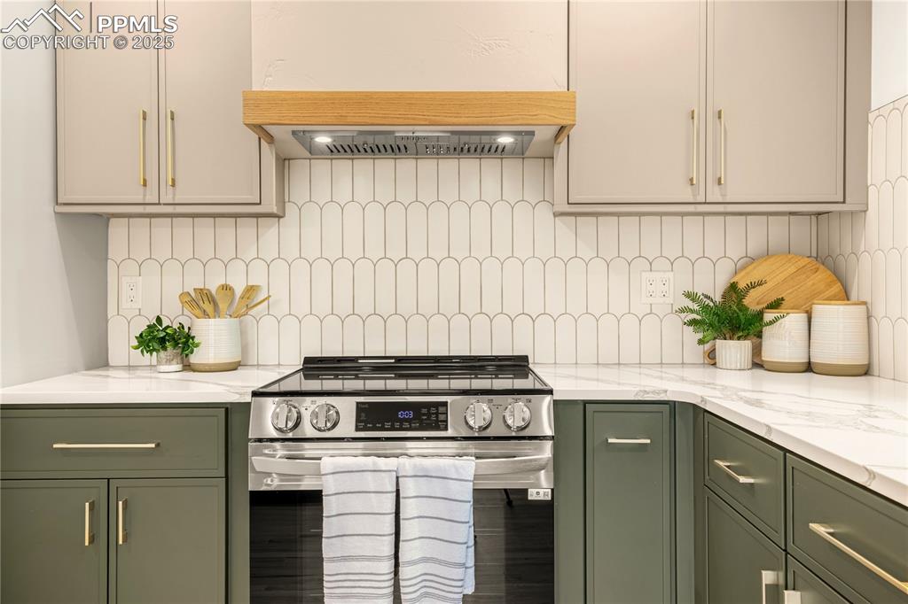 Image 25 of 50: Kitchen