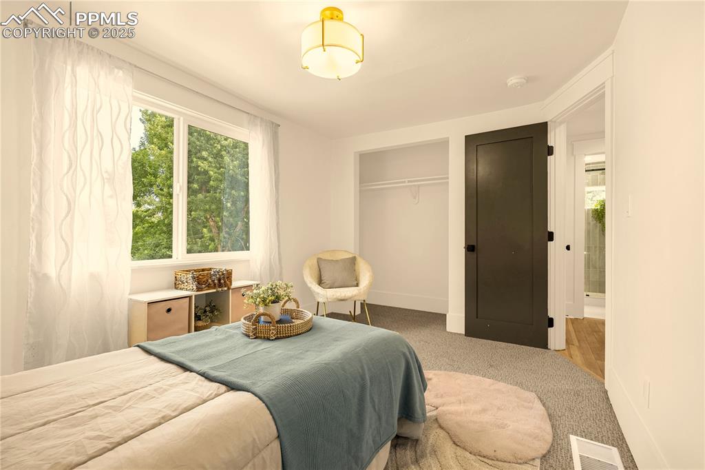 Image 38 of 50: Bedroom