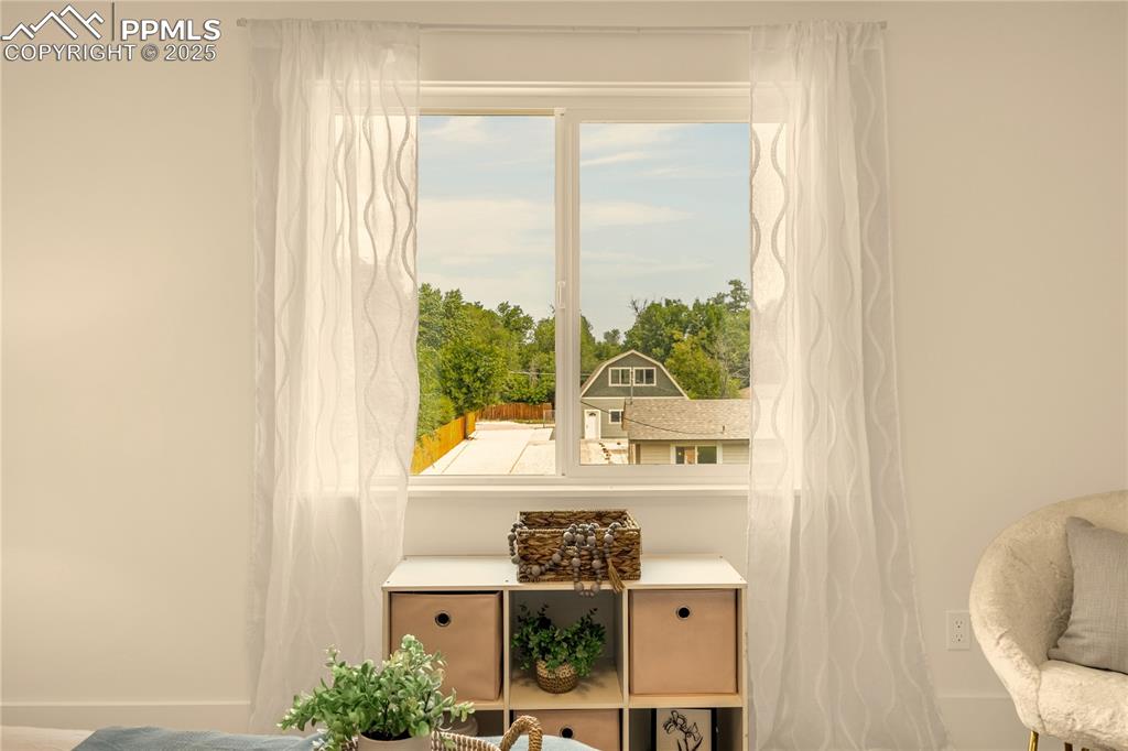 Image 39 of 50: Sitting Room