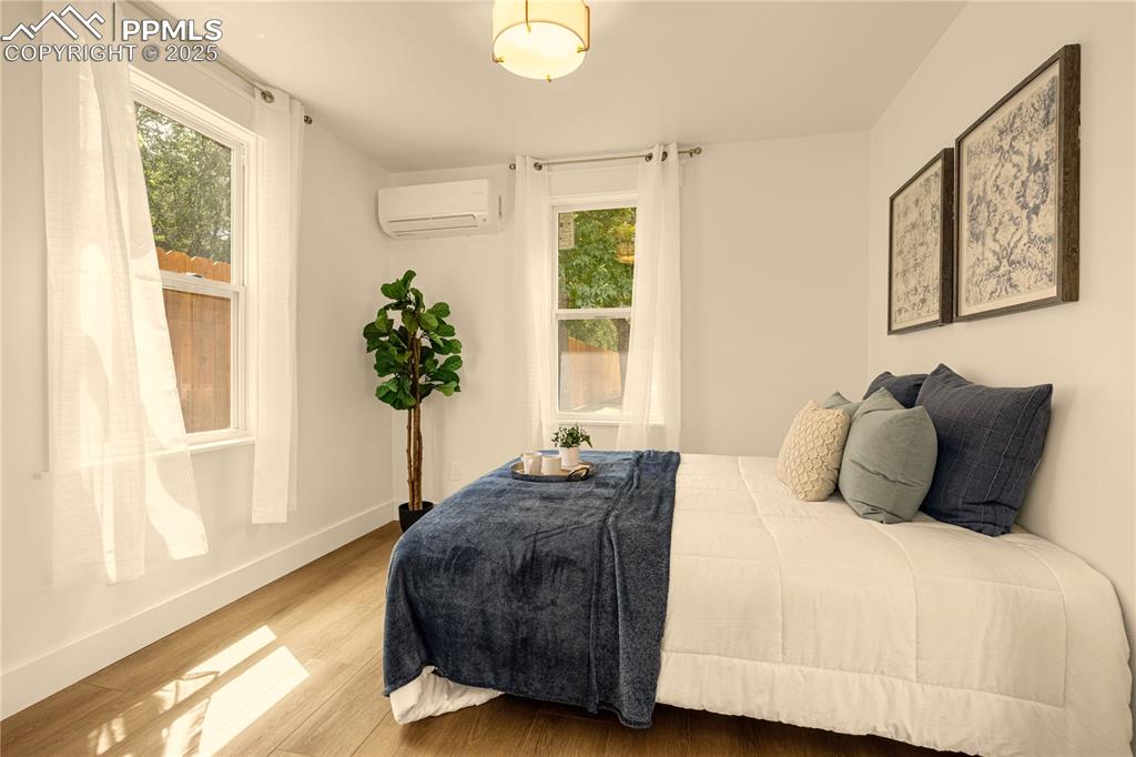 Image 45 of 50: Bedroom