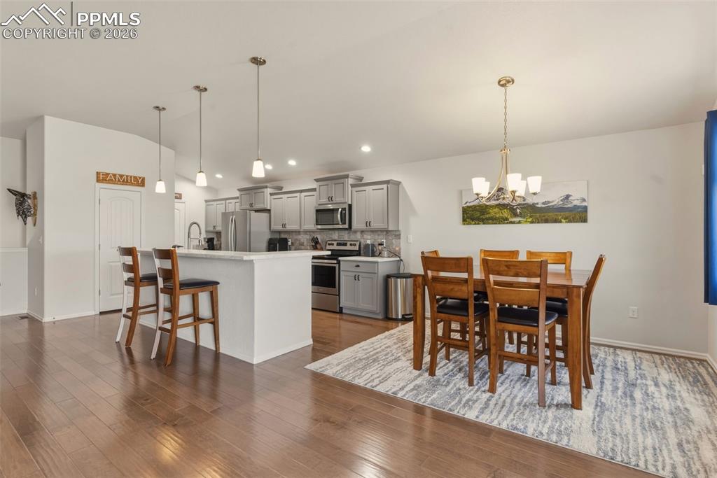 Image 10 of 49: Dining Area