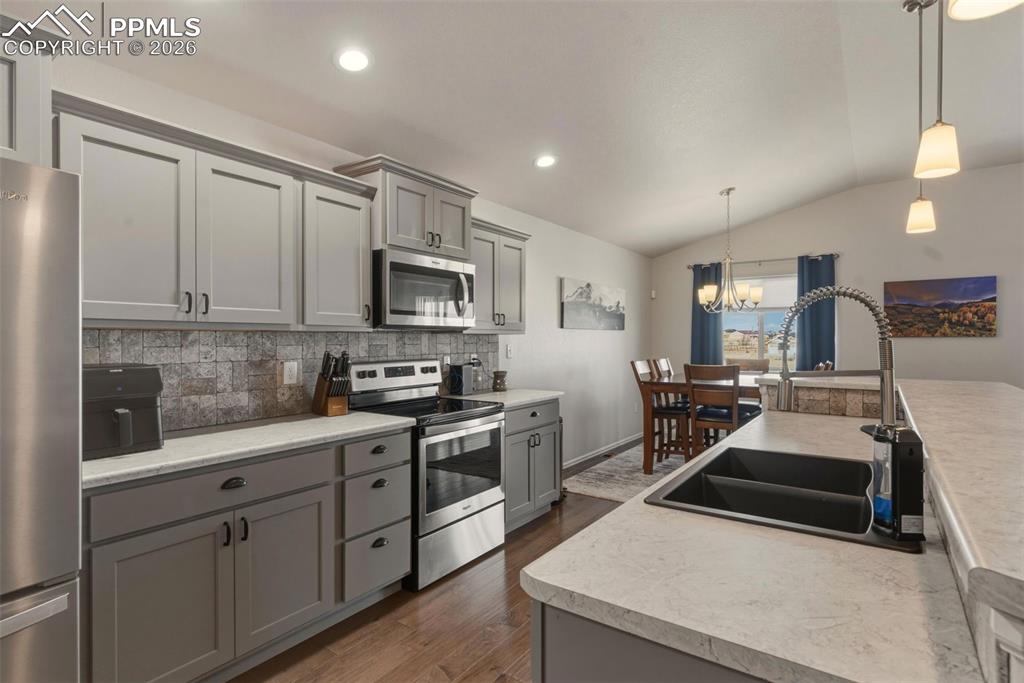 Image 14 of 49: Kitchen