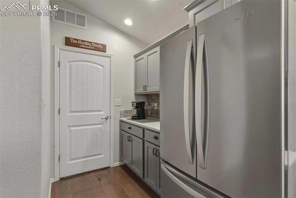 Image 16 of 49: Kitchen