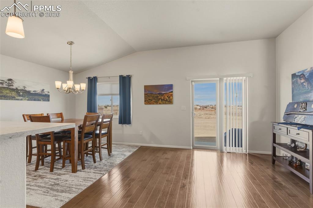 Image 19 of 49: Dining Area