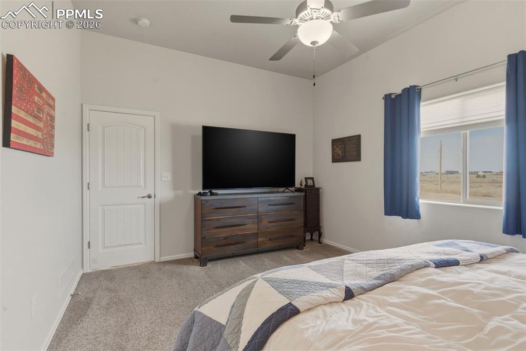 Image 21 of 49: Bedroom