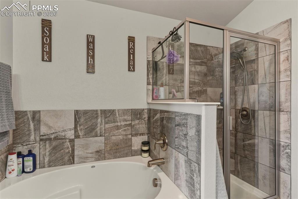 Image 24 of 49: Bathroom