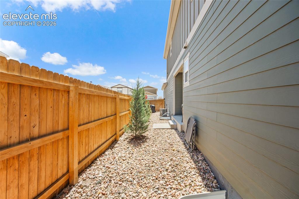 Image 14 of 48: Yard