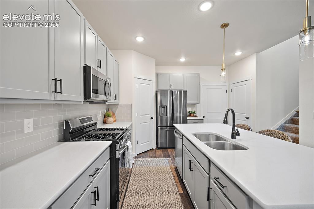 Image 5 of 48: Kitchen