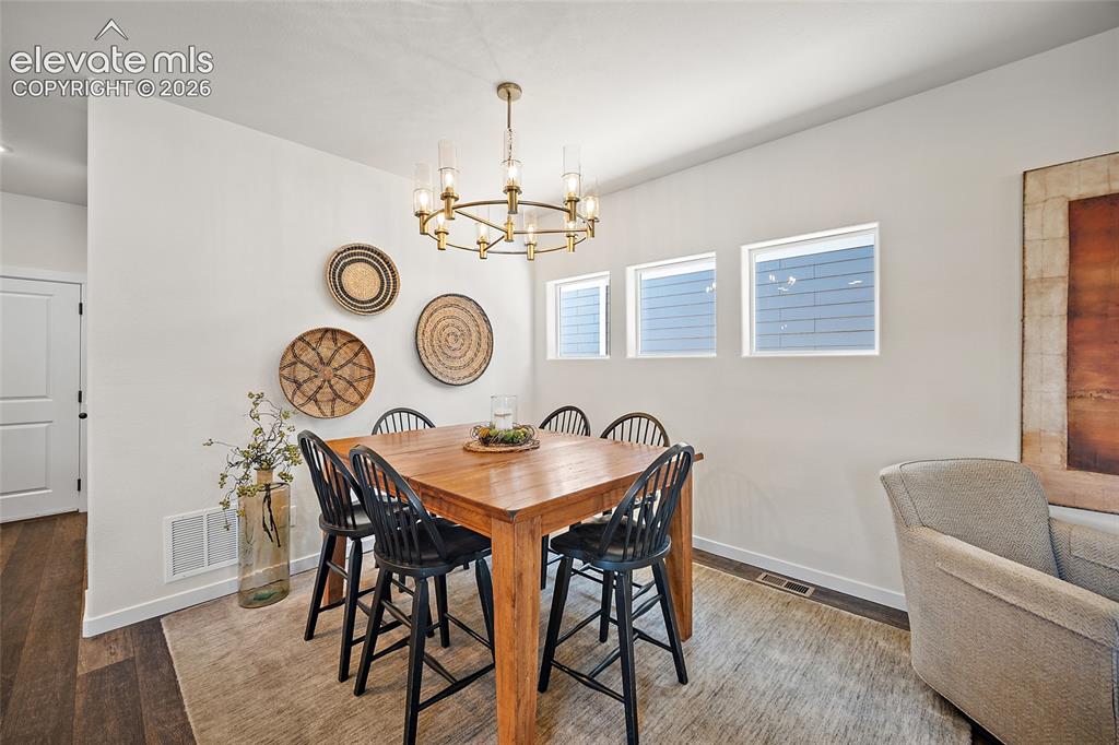 Image 9 of 48: Dining Area