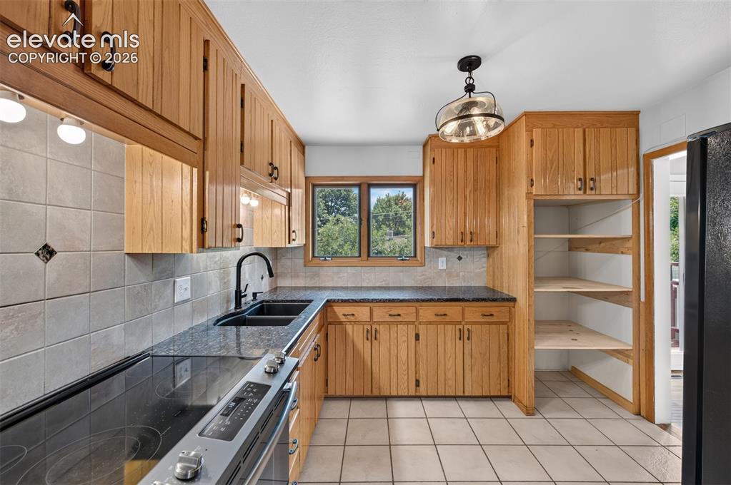 Image 12 of 43: Kitchen