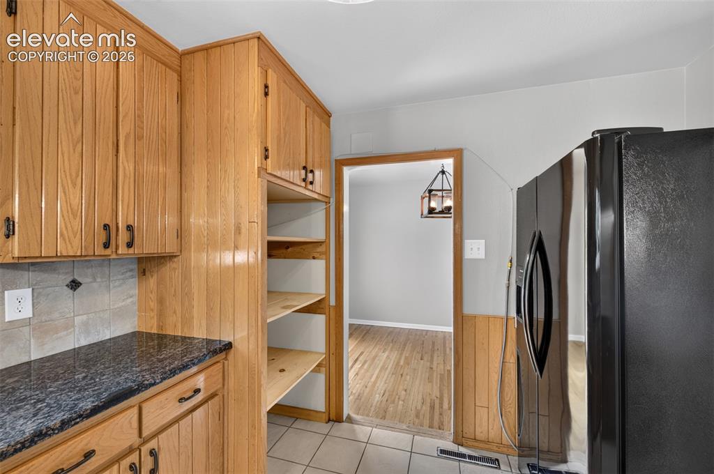 Image 14 of 43: Kitchen