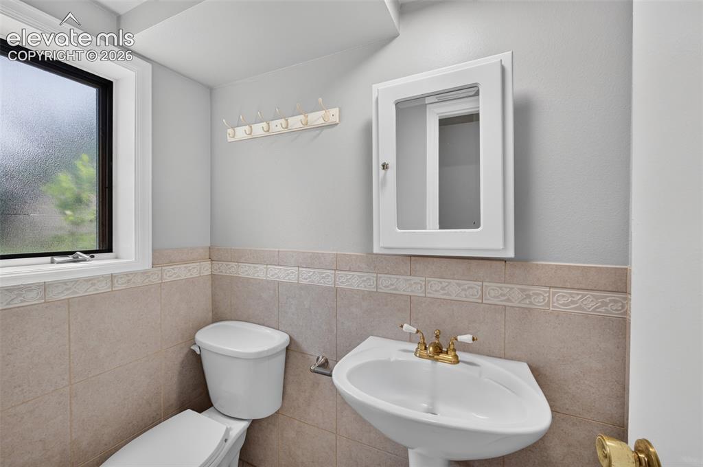 Image 25 of 43: Bathroom