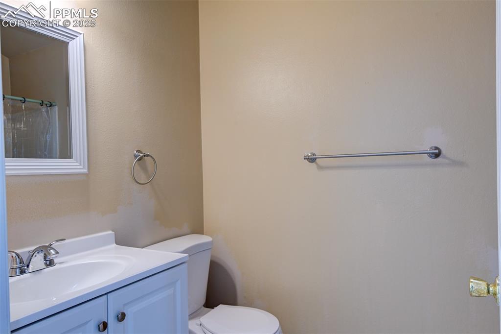 Image 16 of 25: Full bath adjacent to the main bedroom