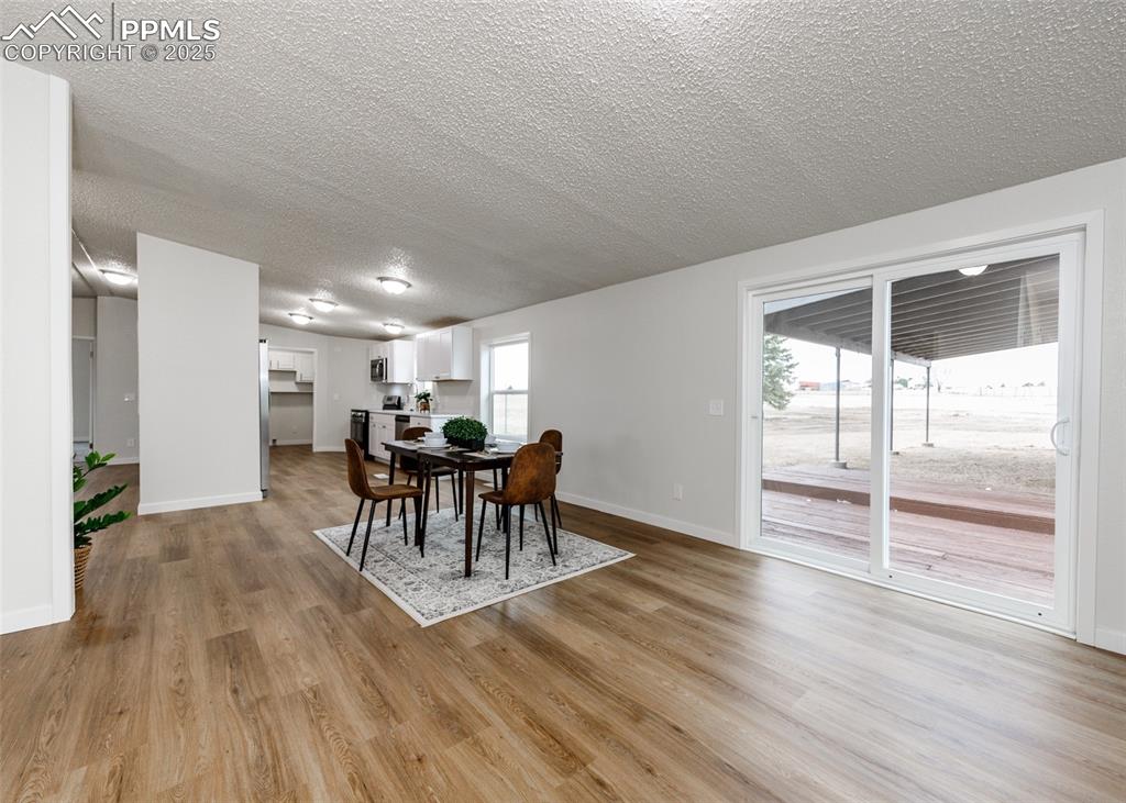 Image 21 of 50: Dining Area