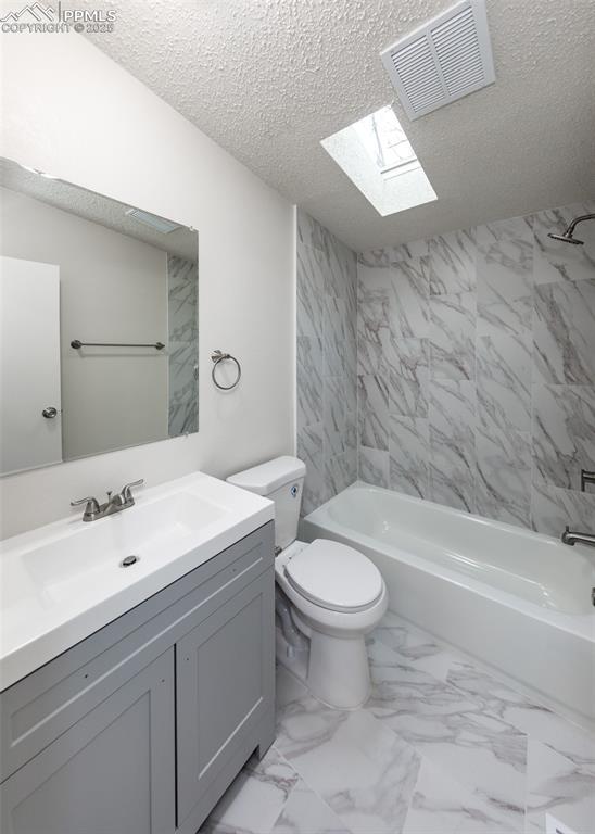 Image 45 of 50: Bathroom