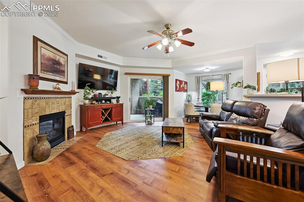 Image 14 of 22: Living Room